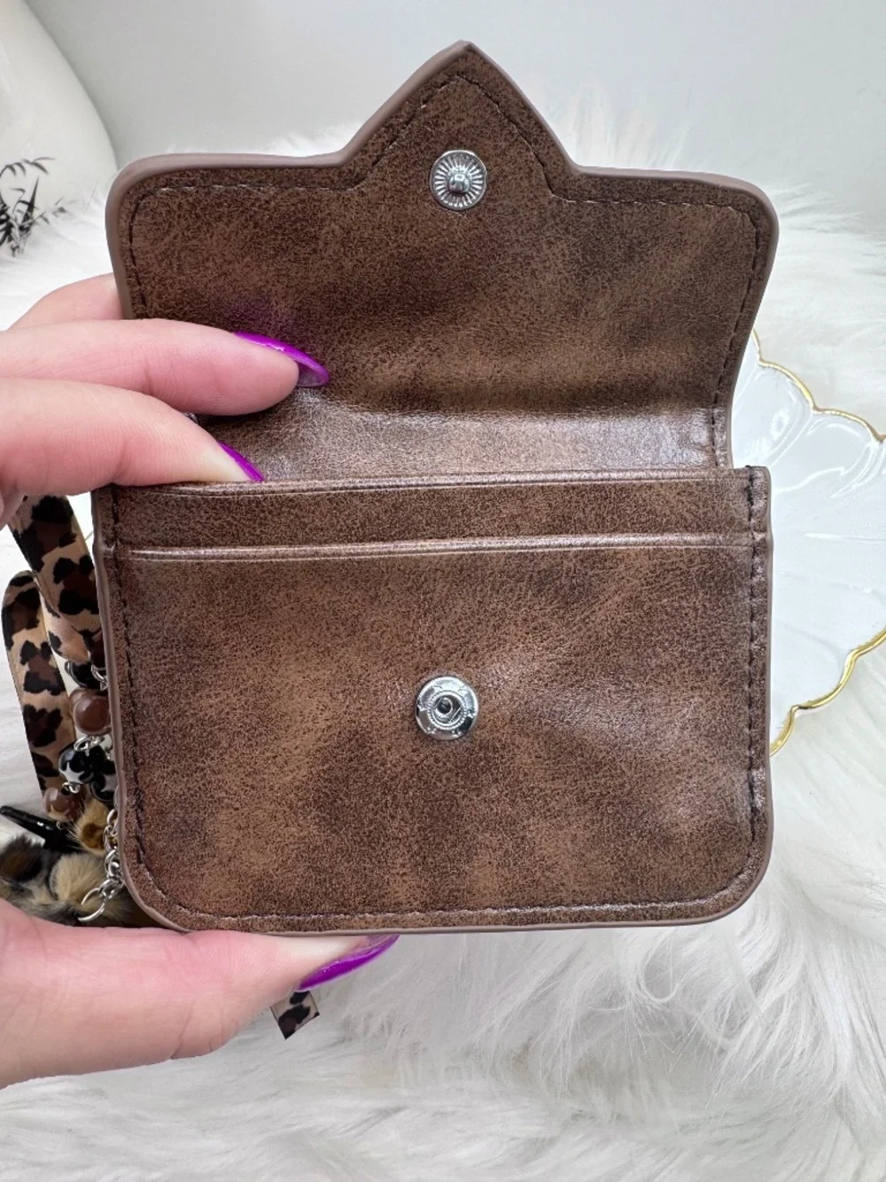 Elevate your everyday essentials with this chic brown card case keychain set. Fe